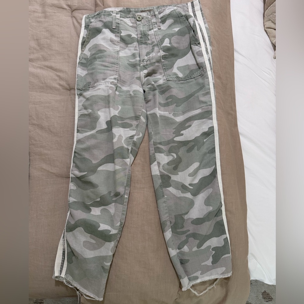 MOTHER The Shaker Crop Fray Camo Pants Desert Print